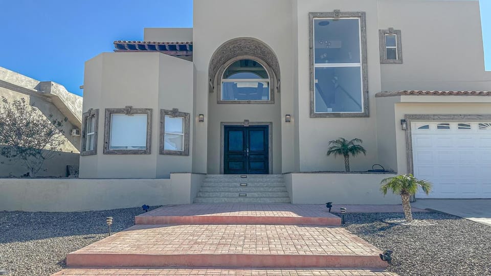 Property building, Facade/entrance