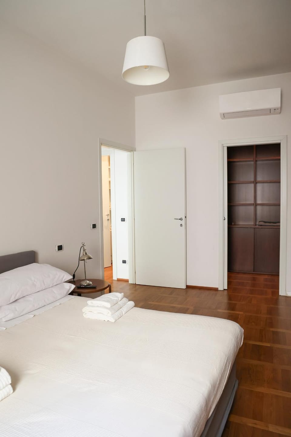 Bed, Photo of the whole room, Bedroom, wardrobe, air conditioner
