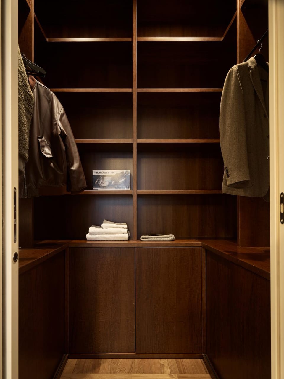 locker, wardrobe