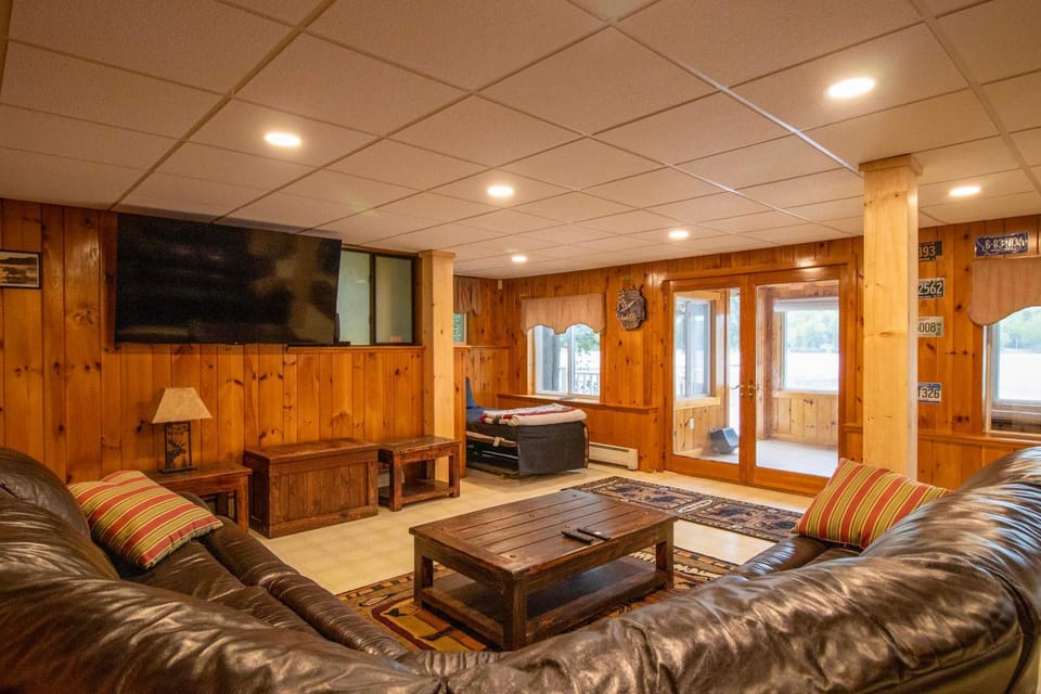 Lakefront Home w/ Seasonal Dock in Limerick! House in Limerick