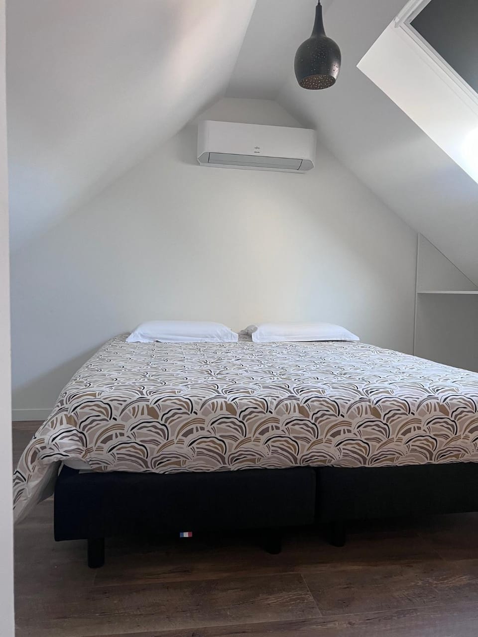 Bedroom, air conditioner