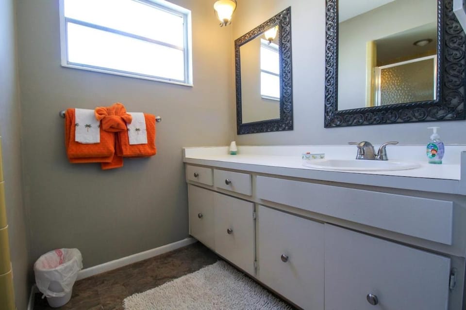 Bathroom, towels