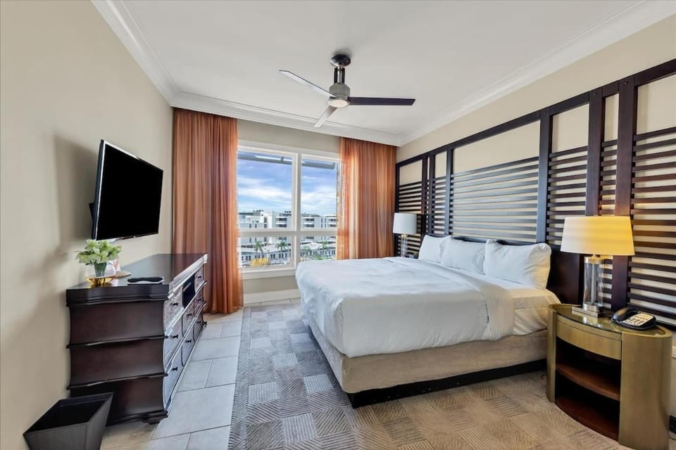 Bed, TV and multimedia, Bedroom