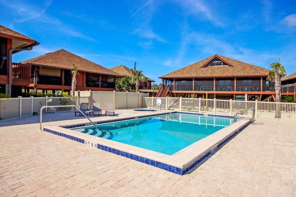 Property building, Pool view, Swimming pool, sunbed