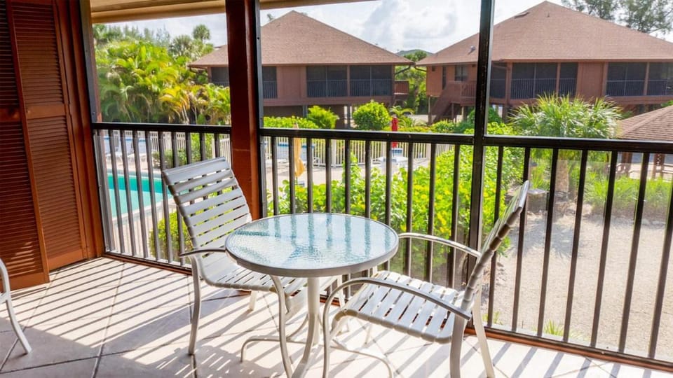 Patio, Day, Balcony/Terrace