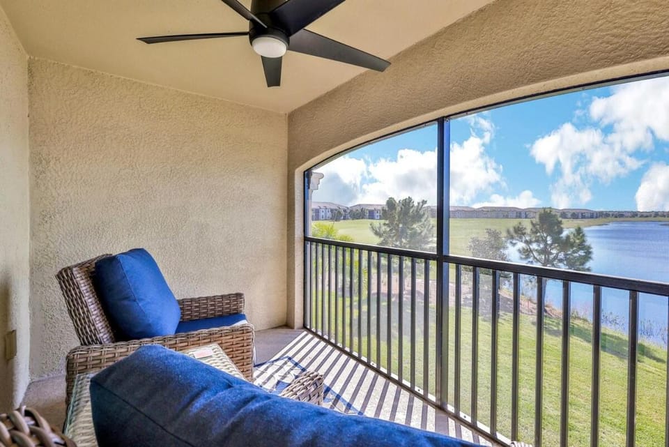 Patio, Day, Natural landscape, View (from property/room), Balcony/Terrace, Seating area, Lake view