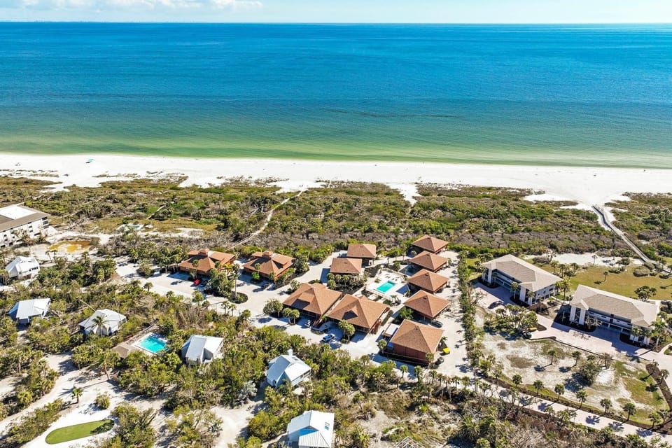 Stylish pet friendly beachside retreat on Sanibel Island - Signal Inn 01 House in Sanibel Island