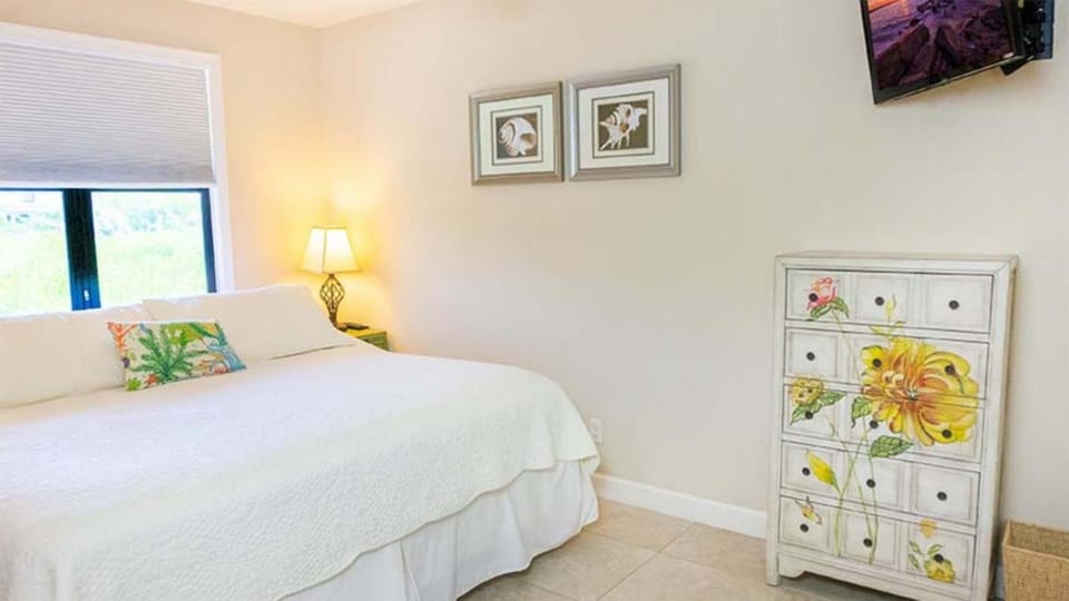 Bed, Decorative detail, Bedroom