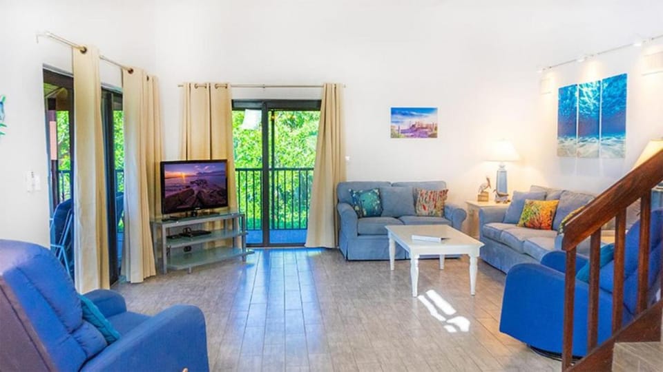 Spacious 3BR retreat with Full Wrap-Around Lanai - Sanibel Island - Pet Friendly - Signal Inn 13 House in Sanibel Island