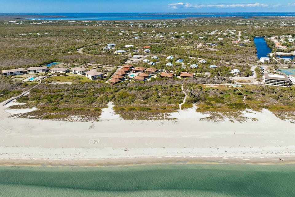 Neighbourhood, Bird's eye view, Beach