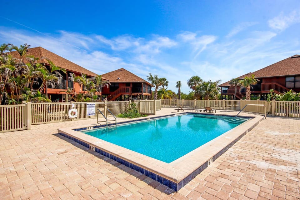Gorgeous Gulf Views from your Private Deck on Sanibel Island - Pet Friendly - Signal Inn 08 House in Sanibel Island