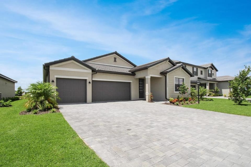 Property building, Day