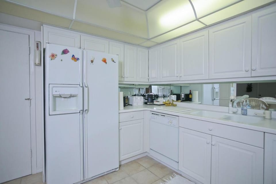 Kitchen or kitchenette, dishwasher