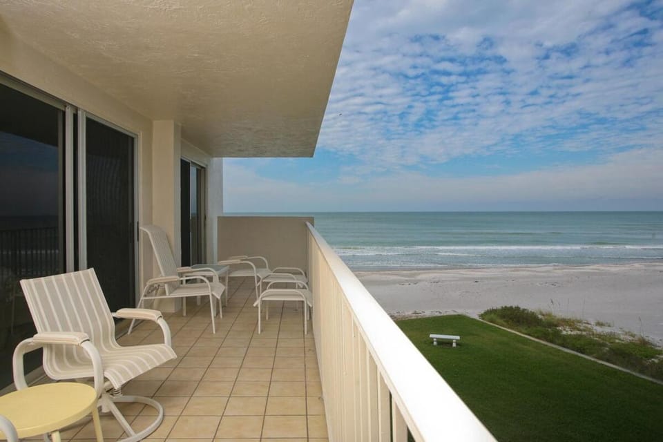 Patio, Day, View (from property/room), Balcony/Terrace, Beach, Sea view