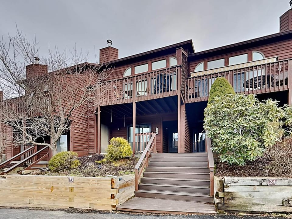 Alpine Loft and Lake House in McHenry