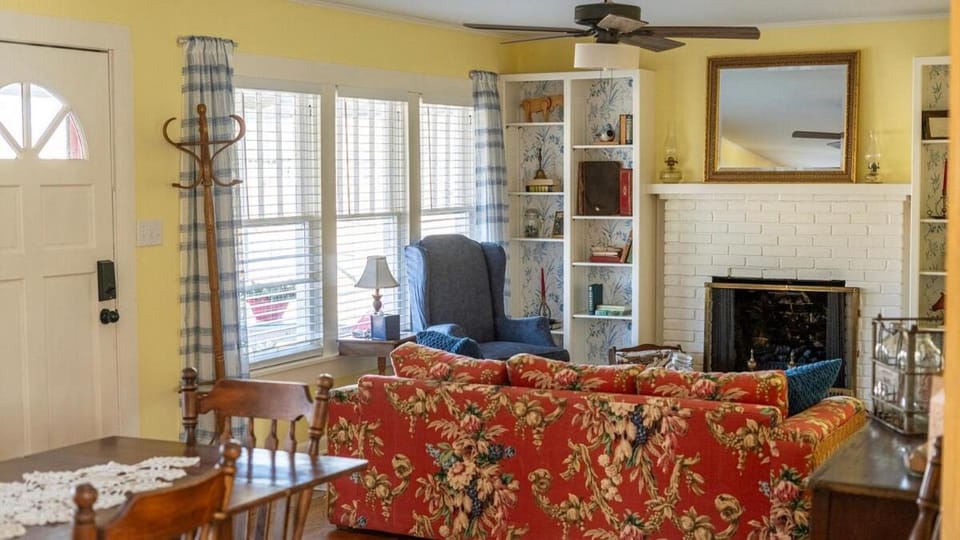 Farm Animals I Retro Museum I Fire Pit I Cozy Stay House in Hot Springs