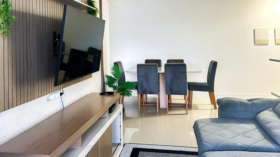 Communal lounge/ TV room, TV and multimedia, Living room, Seating area, Dinner