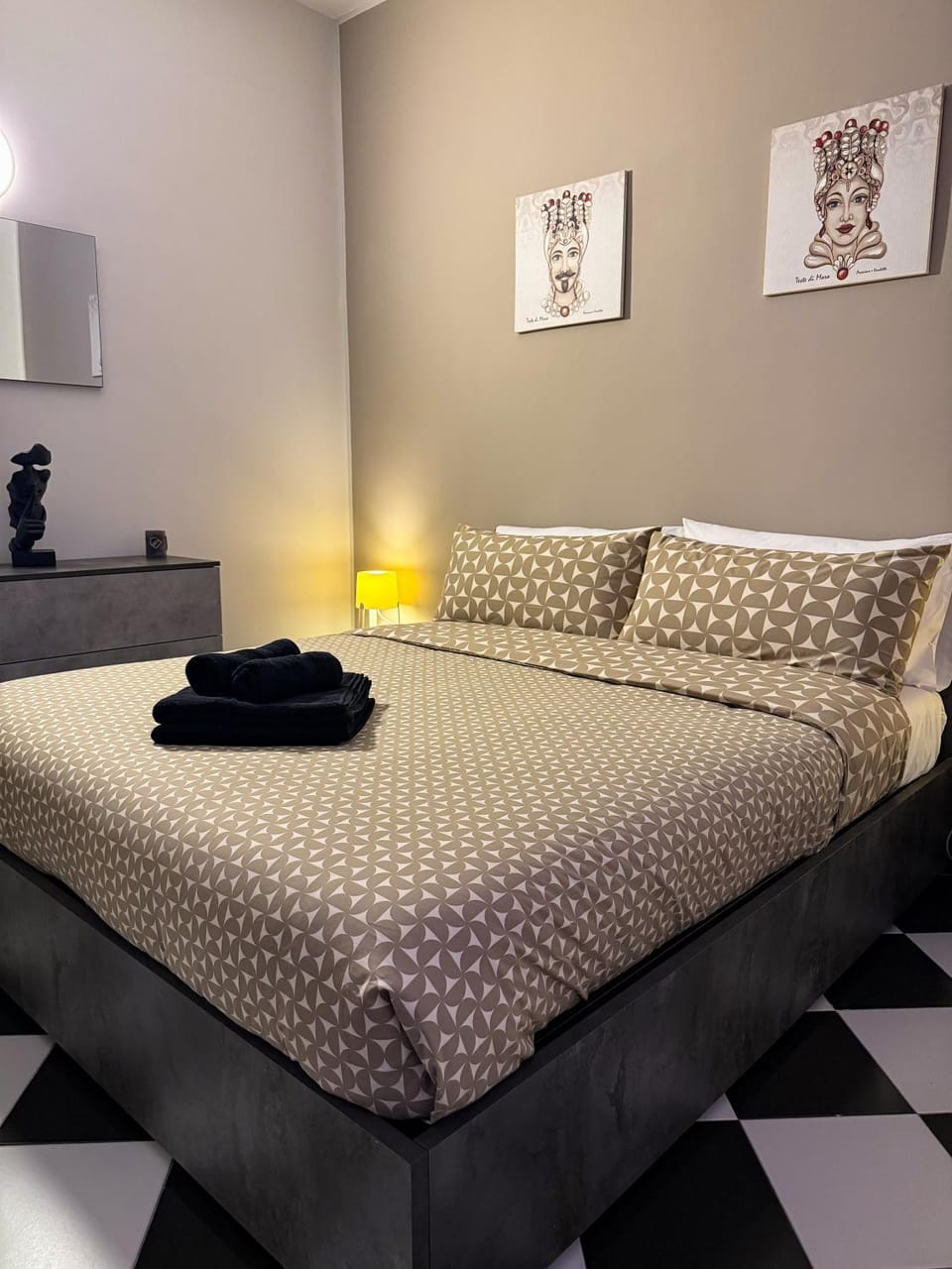 Bed, Photo of the whole room, Bedroom