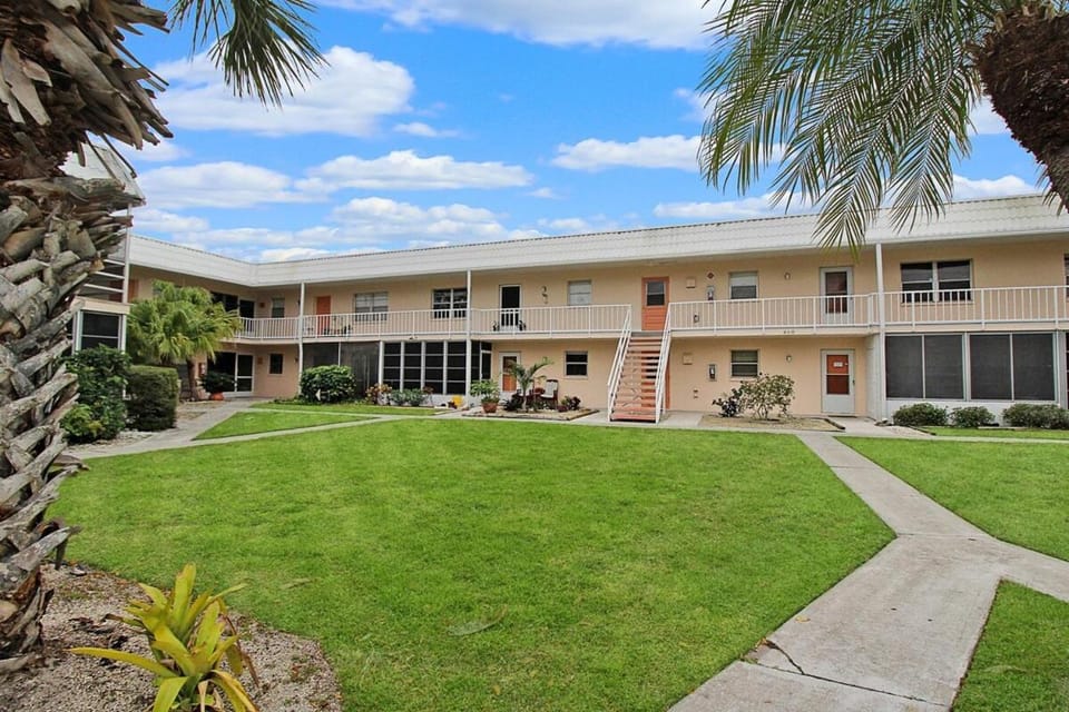 Property building, Day