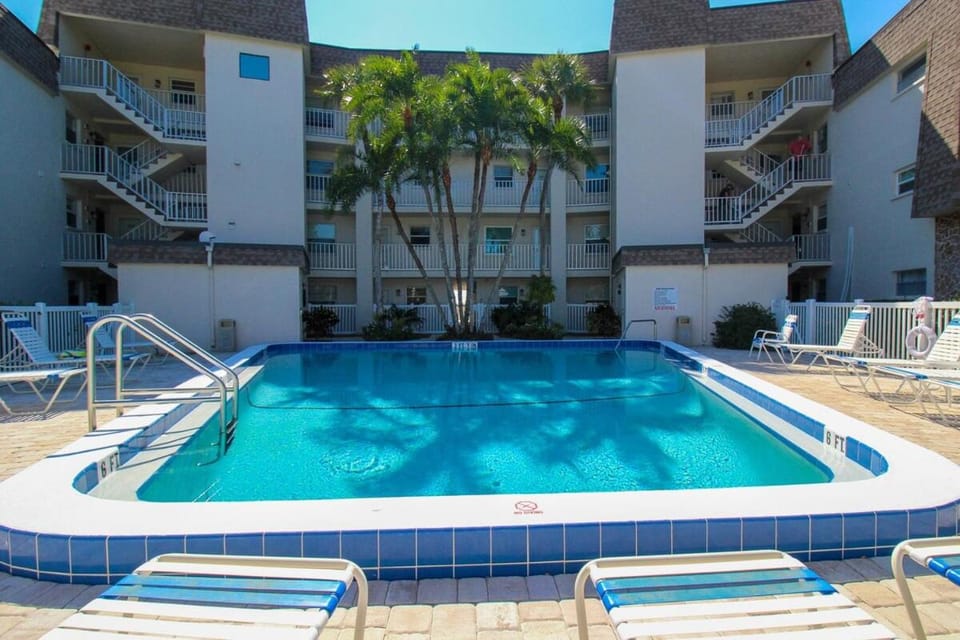 Magnificent Oceanfront 2 BR Condo in Longboat Key House in Longboat Key