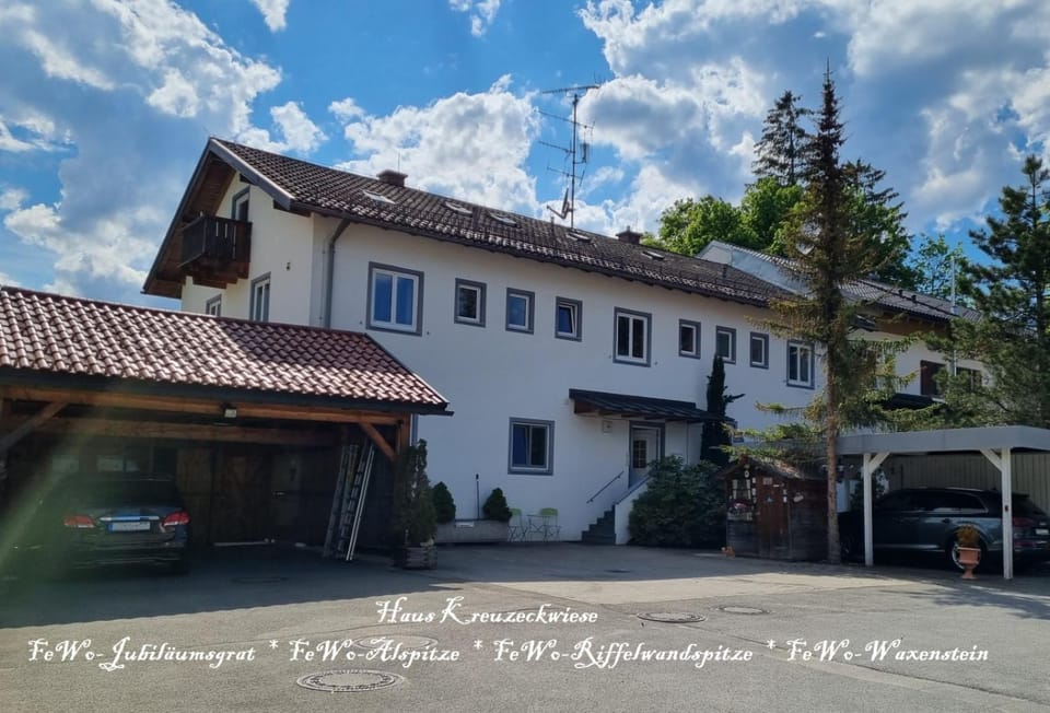 Haus Kreuzeckwiese - FeWo Alspitze Apartment Apartment in Grainau
