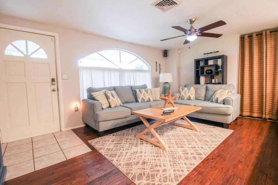 Living room, Seating area, Evening entertainment