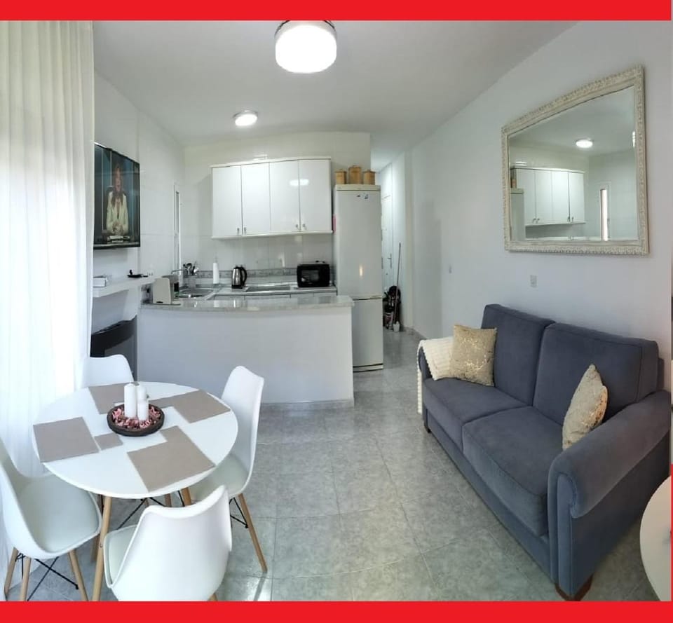 Kitchen or kitchenette, Living room, Seating area, Dining area, oven, stove