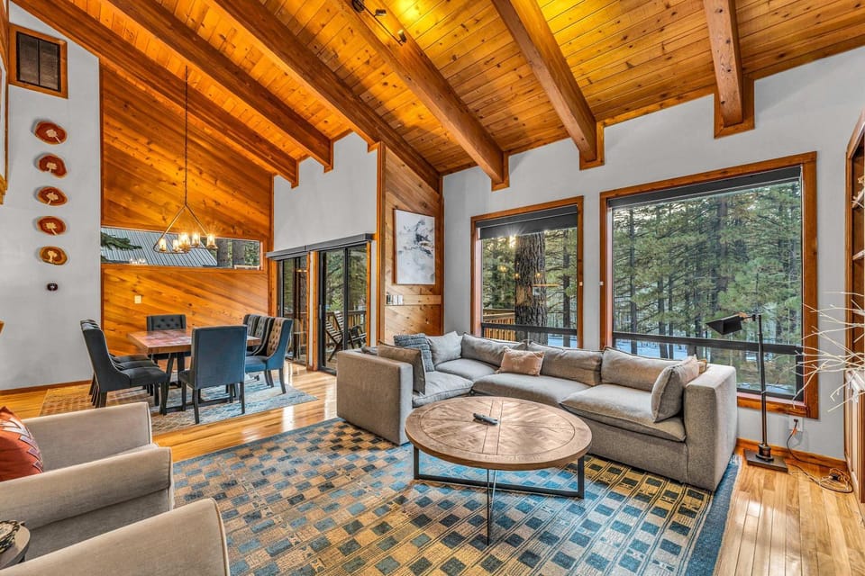 Cozy Truckee Vacation Rental with Fireplace & Deck House in Northstar Drive