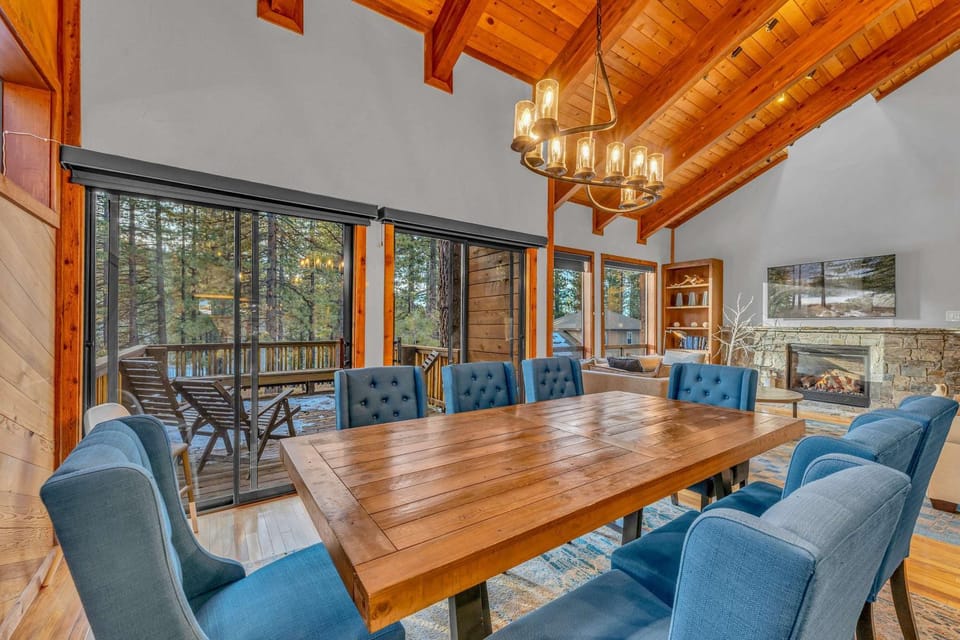 Cozy Truckee Vacation Rental with Fireplace & Deck House in Northstar Drive