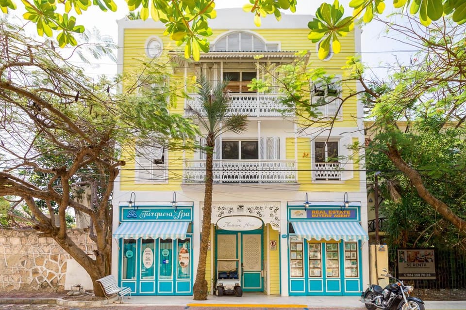 Property building, Facade/entrance