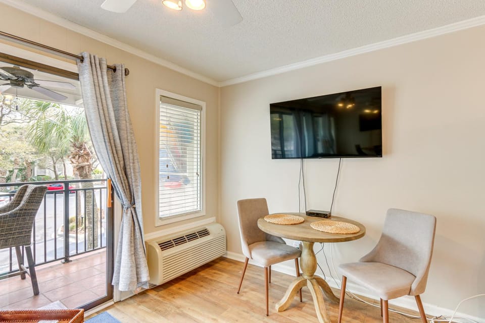 Walk to Coligny Beach Park: Condo w/ Pool Access! House in South Forest Beach