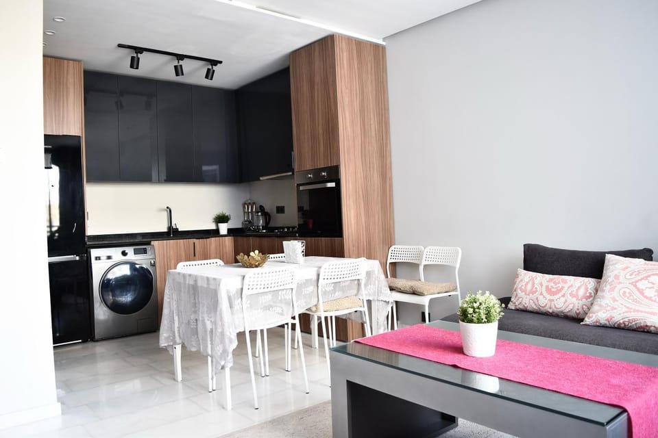 Kitchen or kitchenette, Living room, Seating area, Dining area, minibar, oven, pet friendly