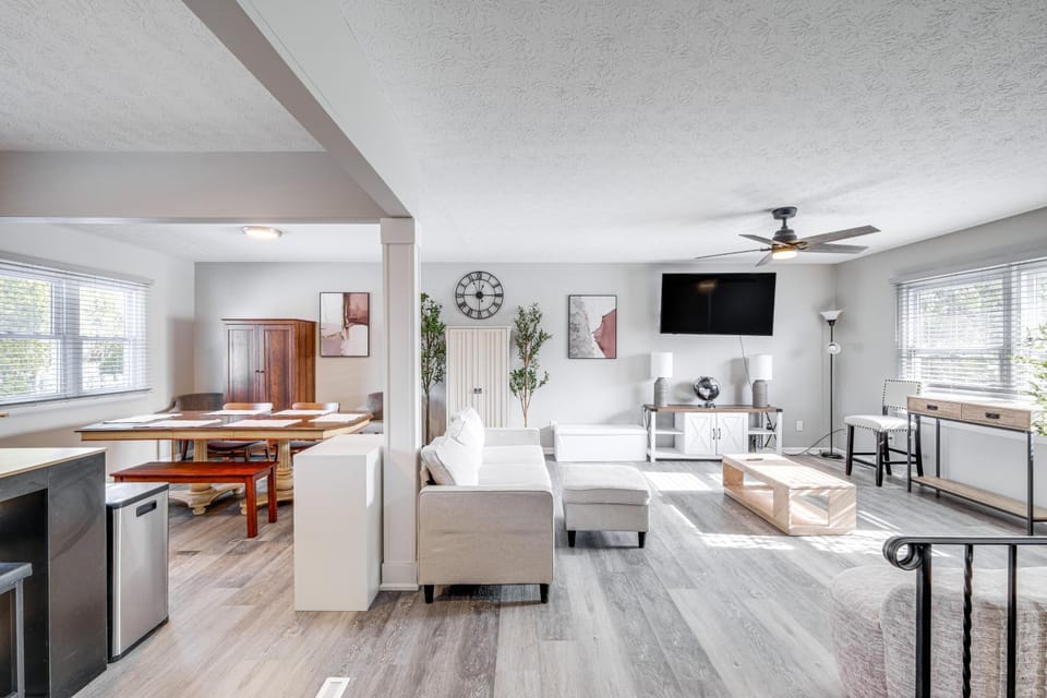 3 Mi to Cuyahoga Valley NP Fairlawn Family Home! House in Fairlawn