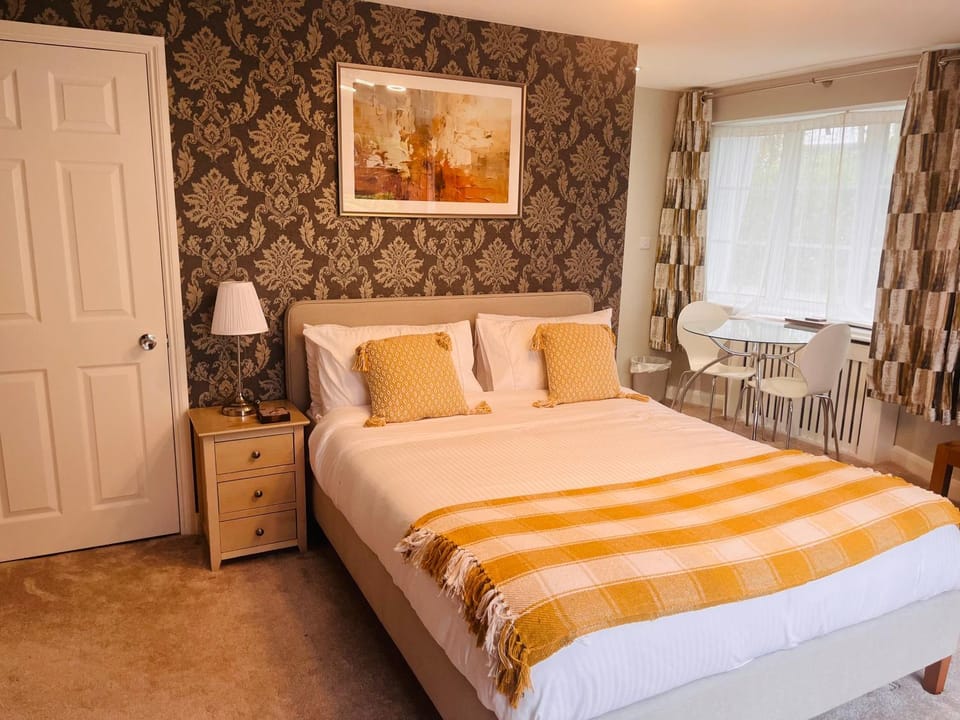 Robins Perch, Bramhall Apartment in England