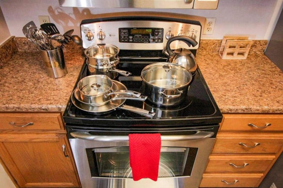 Kitchen or kitchenette, oven, stove