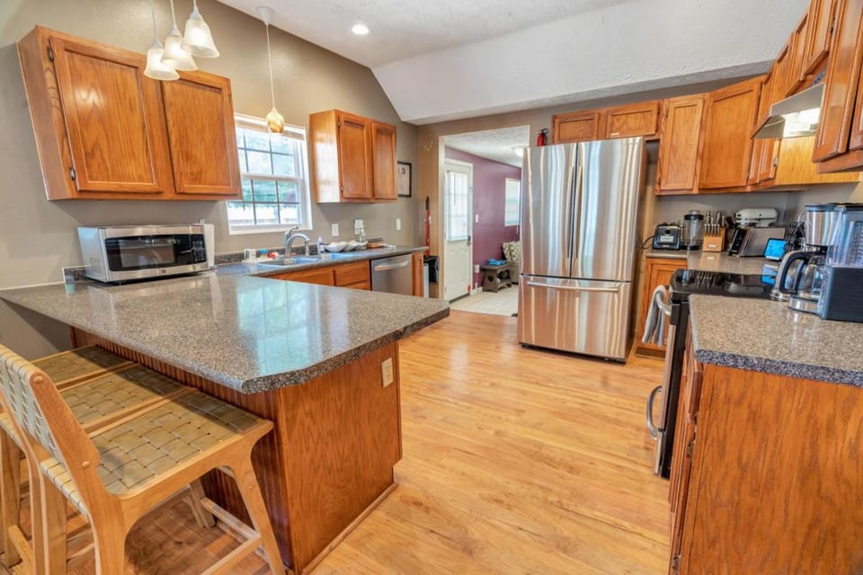 Kitchen or kitchenette, Dining area, dishwasher, oven, stove, toaster