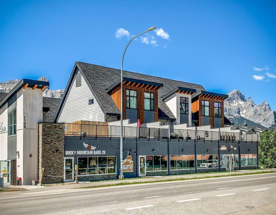 Charming 2BR Haven in Canmore Near DT and Banff Apartment in Canmore