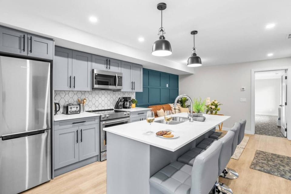 Charming 2BR Haven in Canmore Near DT and Banff Apartment in Canmore