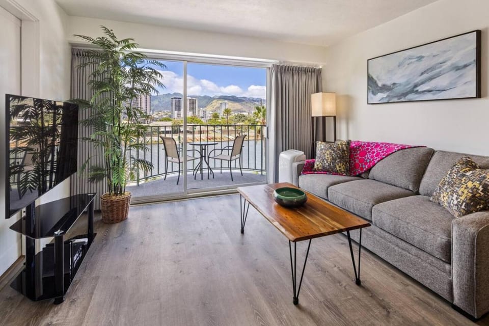 401 FREE Parking 10 min beach 2b-Waikiki Ala Moana Apartment in McCully-Moiliili