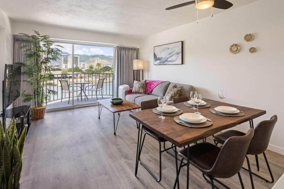 401 FREE Parking 10 min beach 2b-Waikiki Ala Moana Apartment in McCully-Moiliili