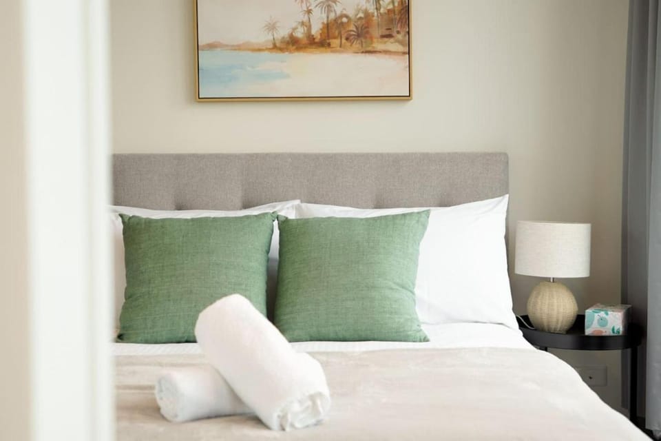 Amazing Views Cosy 2 Bed 2 Bath Next to RMIT and Vic Market Apartment in Melbourne