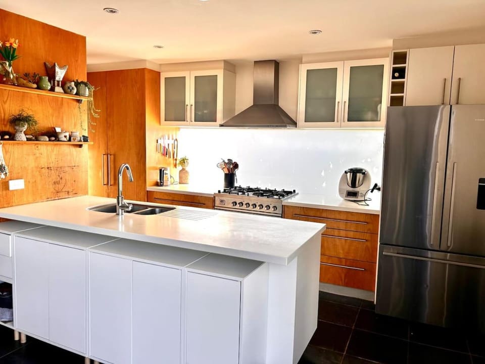 Kitchen or kitchenette, Photo of the whole room, stove