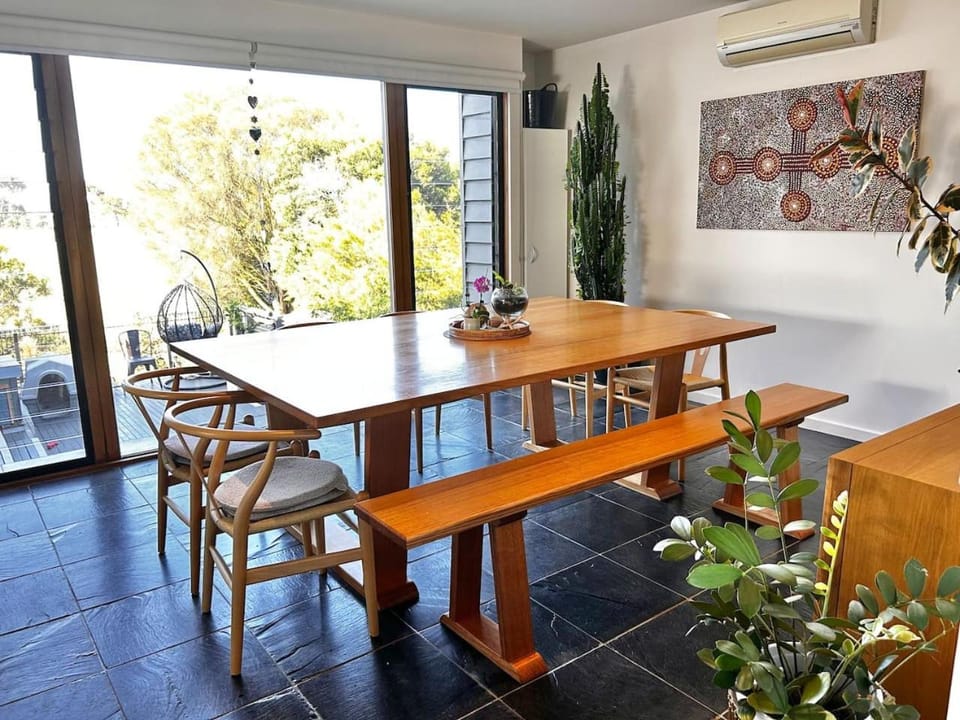 Day, View (from property/room), Seating area, Dining area, Garden view, air conditioner