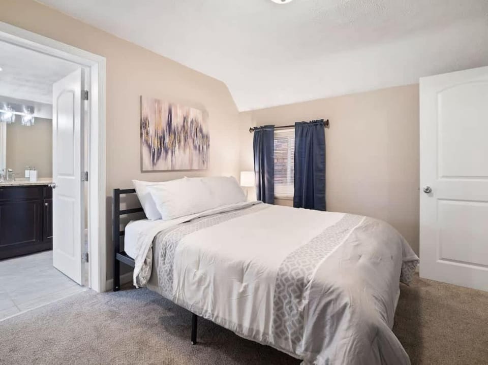 Large Remodeled 4 Bedroom Only 7 Minutes to Downtown House in Ohio City