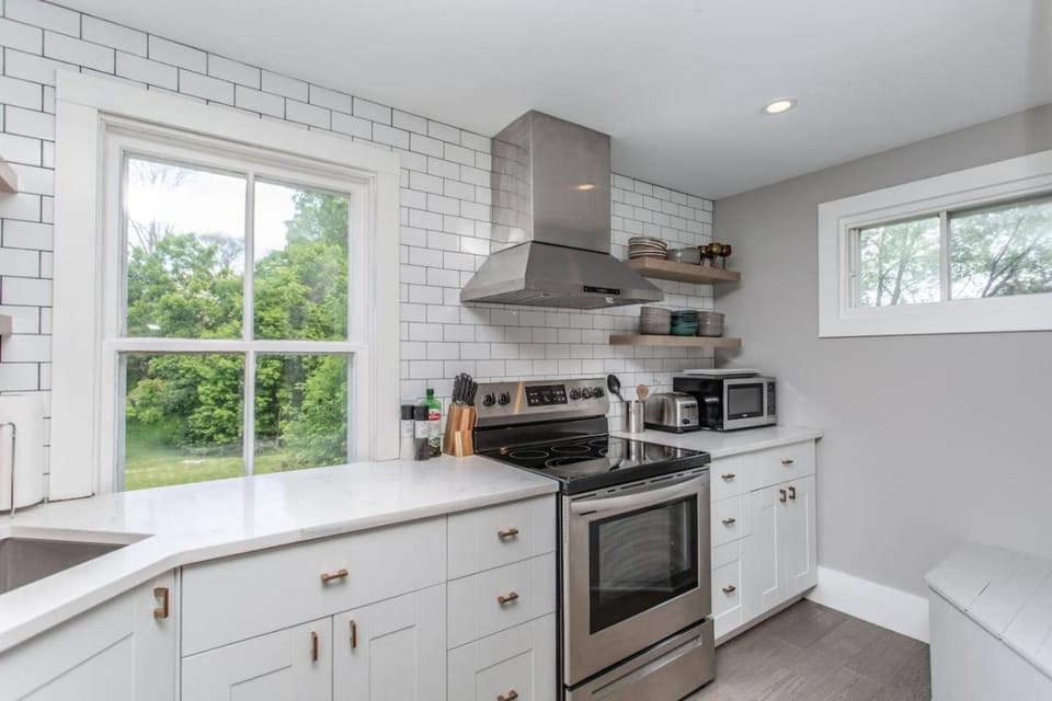Boutique Quality Home Downtown by the Shaw House in Niagara-on-the-Lake