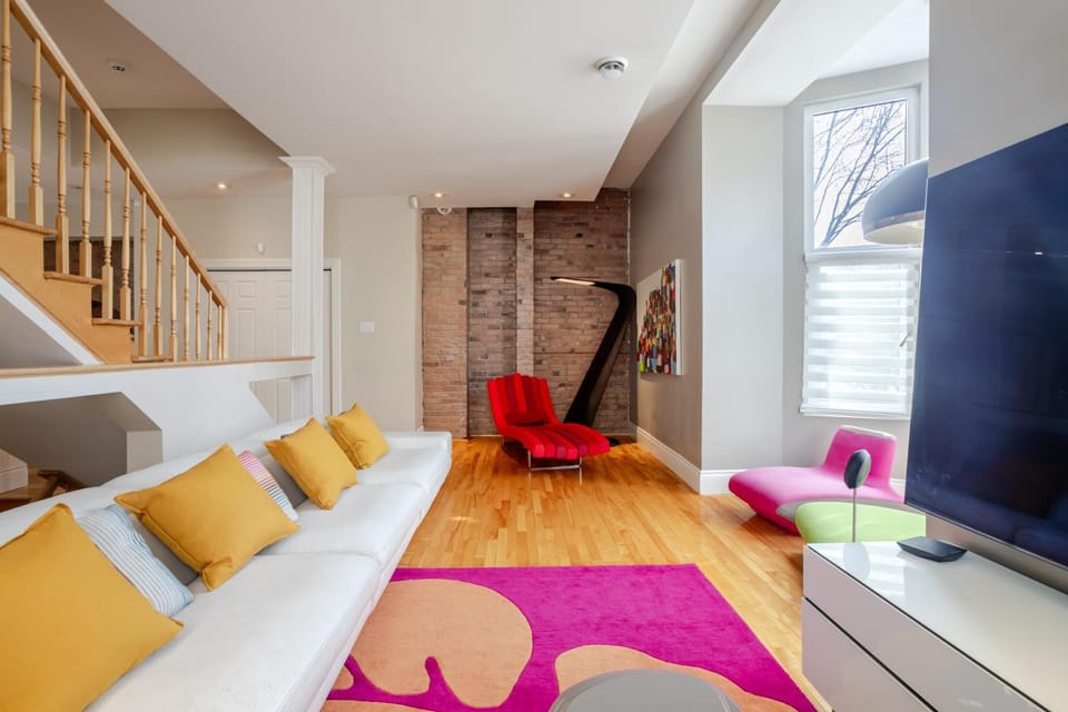 TV and multimedia, Living room, Seating area, Evening entertainment, pet friendly, air conditioner