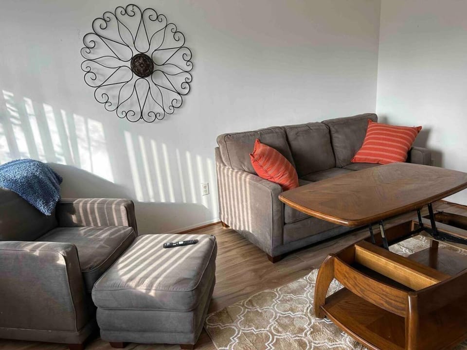 A Gem Central to Canton, Westland Livonia House in Westland