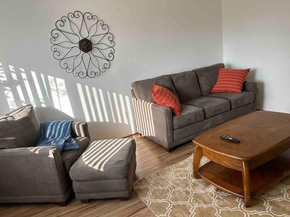 A Gem Central to Canton, Westland Livonia House in Westland