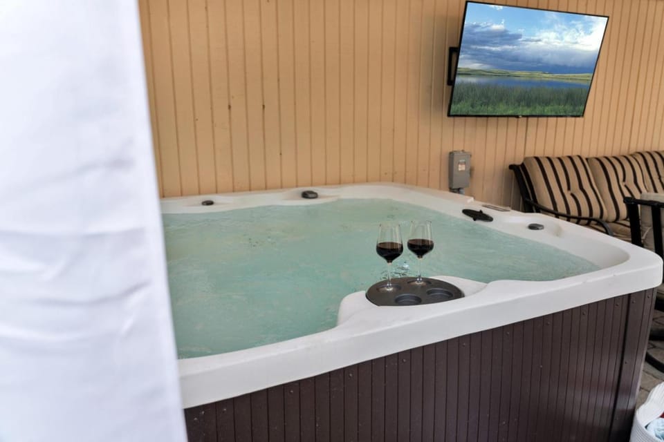 Fire and Fun Luxe Stay w Pool Hot Tub and Game Room Villa in Linden