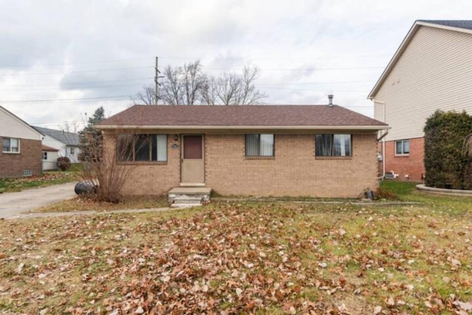 Spacious peaceful rm in home No Car No problem House in Westland